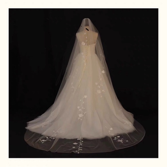 Cathedral Floral Lace Wedding Veil main image 6